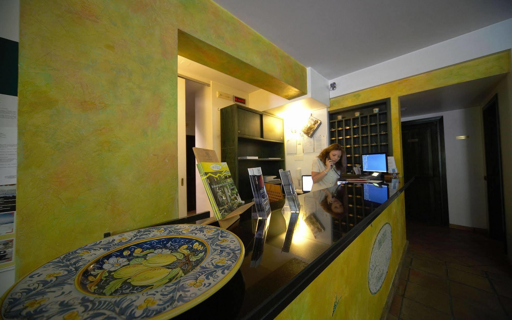 Hotel Borgo Verde Катания Екстериор снимка